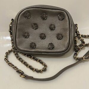 RARE BETSEY JOHNSON Pewter Leather Crossbody Chain Strap Purse with Rose Buttons